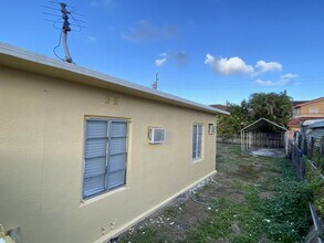 1421 E 8th Ave in Hialeah, FL - Building Photo - Building Photo
