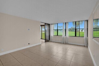 16300 Golf Club Rd, Unit 109 in Weston, FL - Building Photo - Building Photo