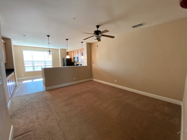 6119 Lonetree Blvd in Rocklin, CA - Foto de edificio - Building Photo