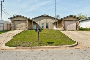 7905 S Douglas Ave in Oklahoma City, OK - Building Photo