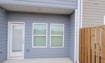 Room in Townhome on Shaffer Ct in Union City, GA - Building Photo - Building Photo