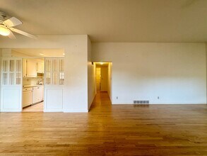 5016-5018 Sand Point Pl NE in Seattle, WA - Building Photo - Building Photo