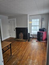 69 Green St, Unit 1 in Augusta, ME - Foto de edificio - Building Photo