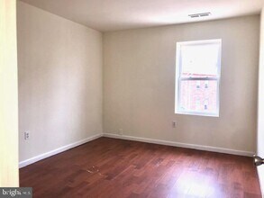 1009 Red Lion Rd in Philadelphia, PA - Foto de edificio - Building Photo