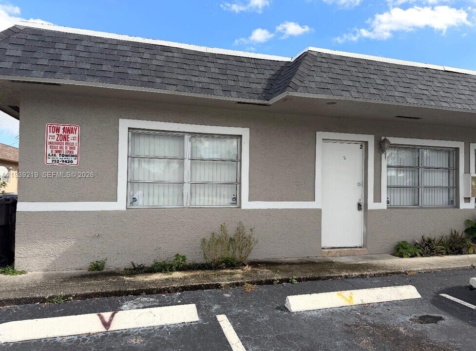 3970 NW 31st Terrace in Lauderdale Lakes, FL - Foto de edificio