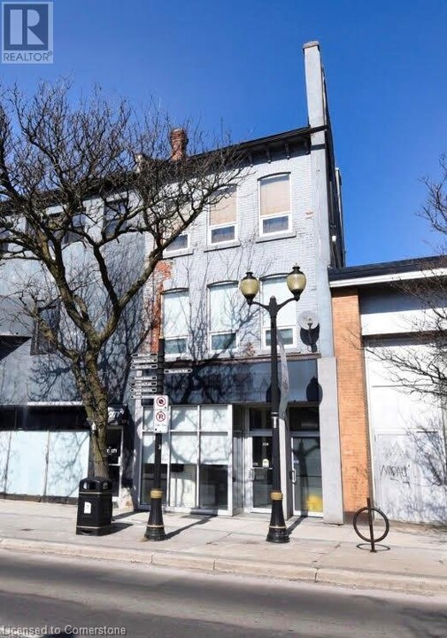 329 King St E in Hamilton, ON - Building Photo