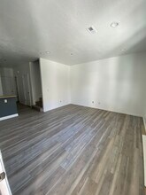 24 S 1520 W in Pleasant Grove, UT - Foto de edificio - Building Photo