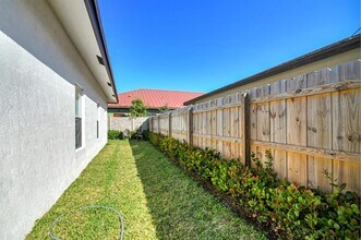 1566 W 26th Ct in Riviera Beach, FL - Building Photo - Building Photo