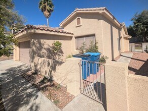 8000 Revolver Ave in Las Vegas, NV - Building Photo - Building Photo