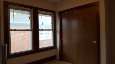 2045 E Washington Ave, Unit 3 in Madison, WI - Building Photo - Building Photo