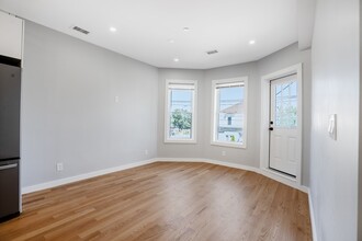 27 Linden St, Unit 1 in Boston, MA - Building Photo - Building Photo