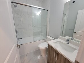 816 Glenwood Ave in Kelowna, BC - Building Photo - Building Photo