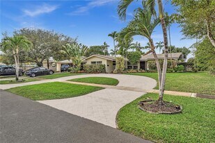 2114 N 44th Ave in Hollywood, FL - Building Photo