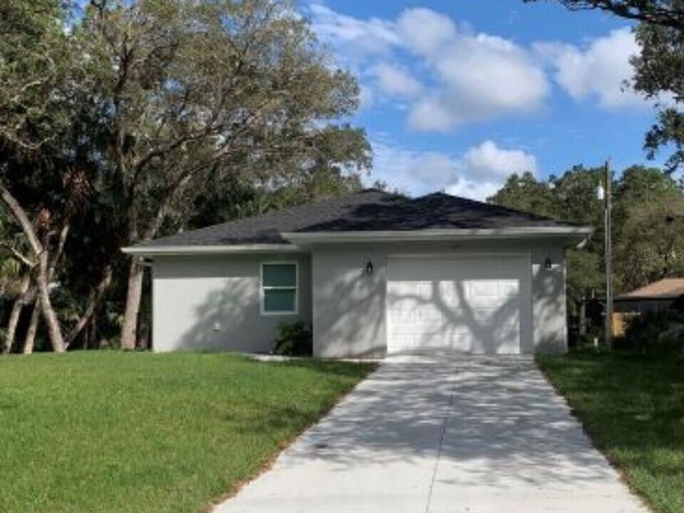 104 Farber St in Port Charlotte, FL - Building Photo