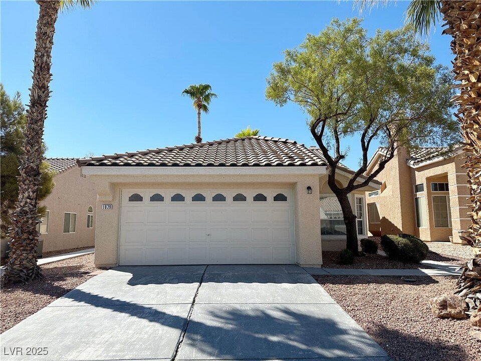 1829 Oak Bluffs Ave in North Las Vegas, NV - Building Photo