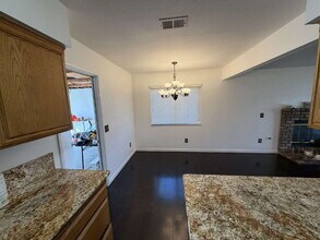 808 Stable Ave in Bakersfield, CA - Foto de edificio - Building Photo