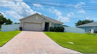 2426 NW 19th Pl in Cape Coral, FL - Building Photo