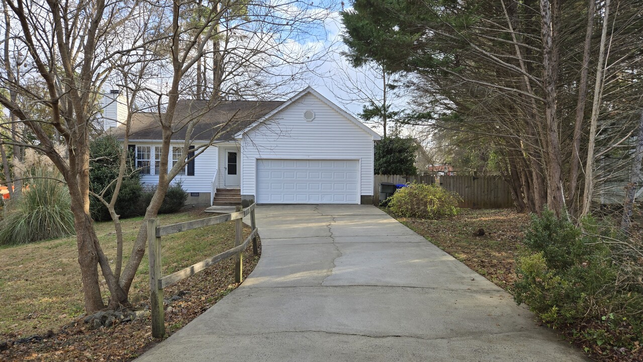 50 W Field St in Pittsboro, NC - Building Photo