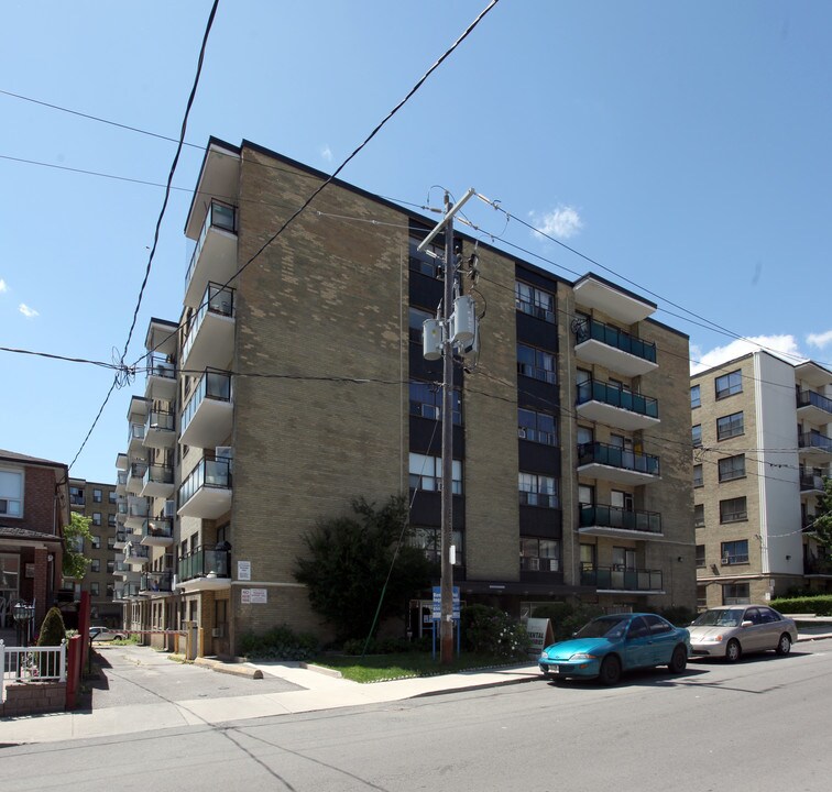 440 Winona Dr in Toronto, ON - Building Photo
