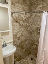 61 Joy St, Unit 1 in Boston, MA - Foto de edificio - Building Photo