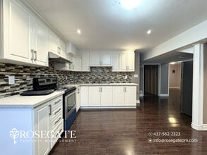 116 Harbourtown Crescent in Brampton, ON - Building Photo - Building Photo