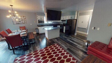 325 Westbrook Dr, Unit Executive Airplane Suite in Oshkosh, WI - Building Photo - Building Photo