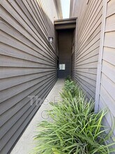 1050 N Demaree St in Visalia, CA - Building Photo - Building Photo