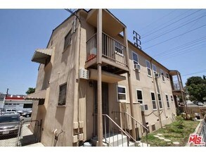 2200 Las Colinas Ave in Eagle Rock, CA - Building Photo - Building Photo