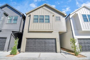 9020 Laverne Laurel Ln in Houston, TX - Building Photo