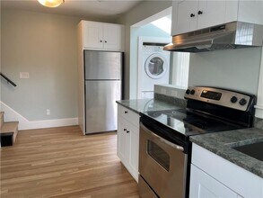 102 3rd Beach Rd in Middletown, RI - Building Photo - Building Photo