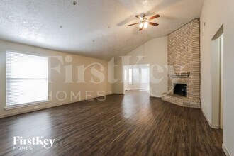 10434 Lazy Meadows Dr in Houston, TX - Building Photo - Building Photo