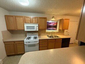 6949 Windsor Pl in Anchorage, AK - Building Photo - Building Photo