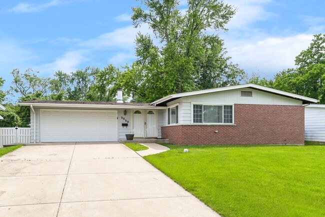 property at 2550 N Waterford Dr