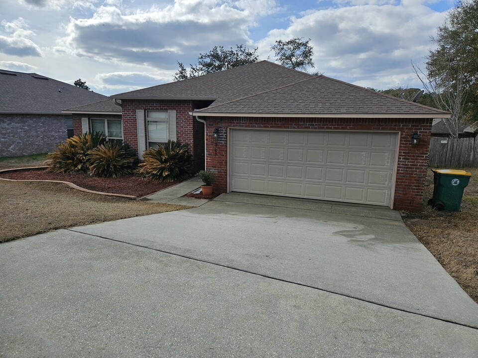 4583 Hermosa Rd in Crestview, FL - Building Photo