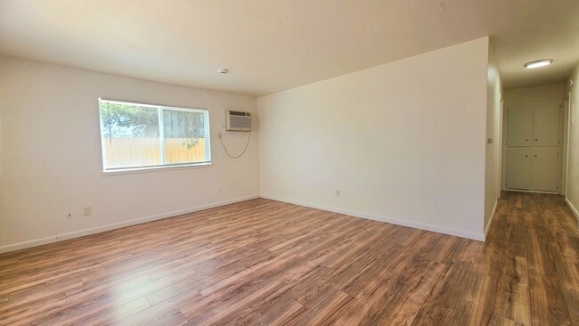 4556 Ashcroft Ave in Sacramento, CA - Building Photo - Building Photo