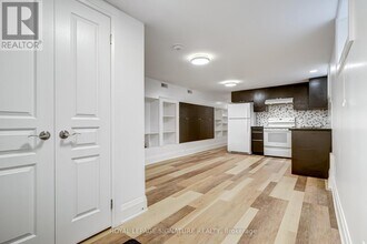 250 Nairn Ave in Toronto, ON - Building Photo - Building Photo