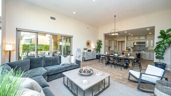 80450 Platinum Wy in La Quinta, CA - Building Photo