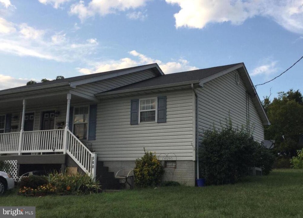 568 Chester St in Strasburg, VA - Building Photo