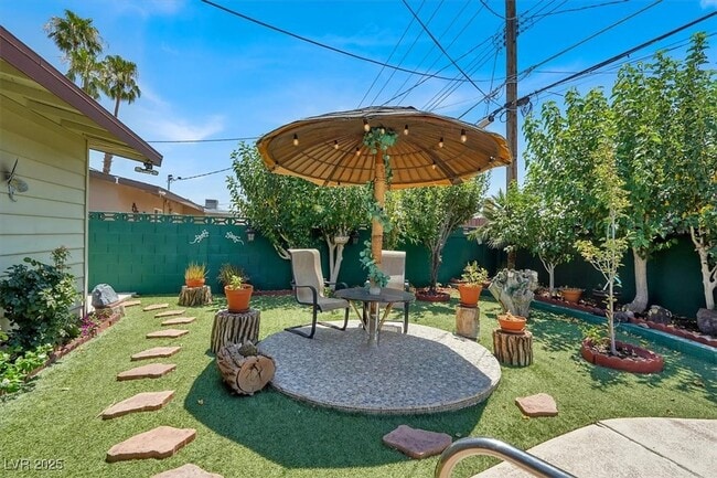 2013 W Fontana Ave