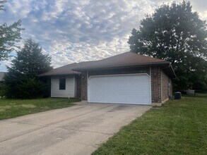 3072 S Meadowlark Ave in Springfield, MO - Building Photo - Building Photo