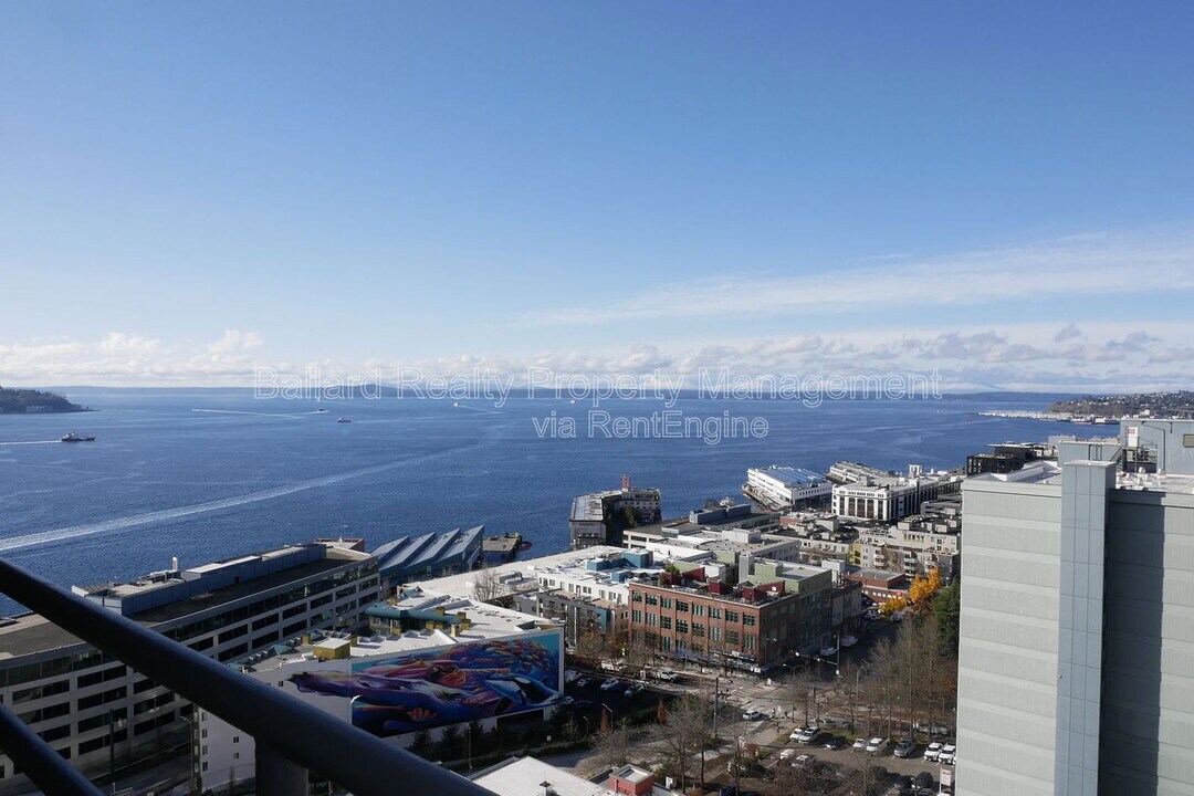 2125 1st Ave in Seattle, WA - Building Photo