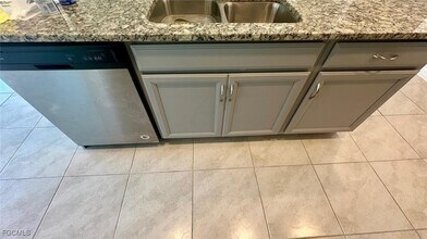 3034 Royal Gardens Ave in Ft. Myers, FL - Building Photo - Building Photo