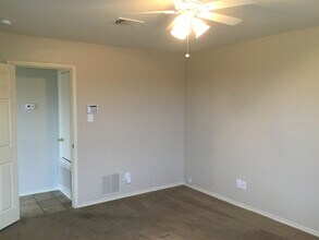 6806 Caribou Creek in San Antonio, TX - Building Photo - Building Photo