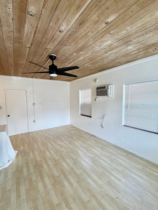 property at 1101 N Federal Hwy