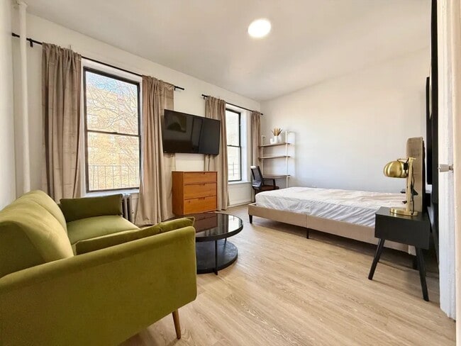 property at 33 Lenox Rd