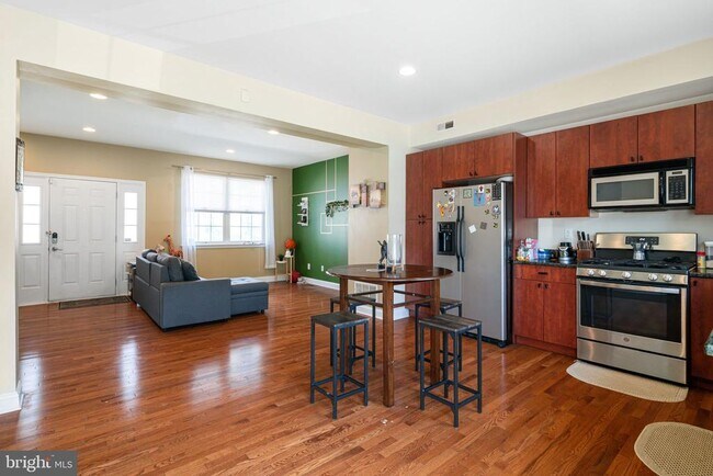 656 N 8th St in Philadelphia, PA - Building Photo - Building Photo