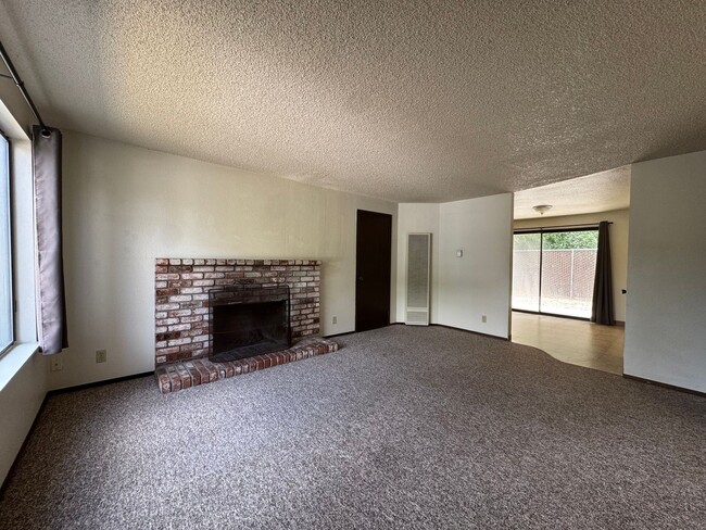 3040 L K Wood Blvd in Arcata, CA - Building Photo - Building Photo
