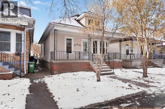 1045 Gladstone Ave in Windsor, ON - Building Photo - Building Photo