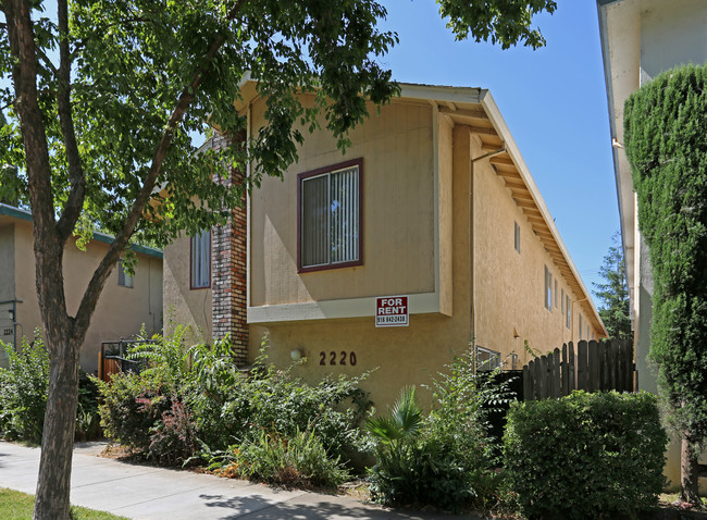 2220 O St in Sacramento, CA - Foto de edificio - Building Photo