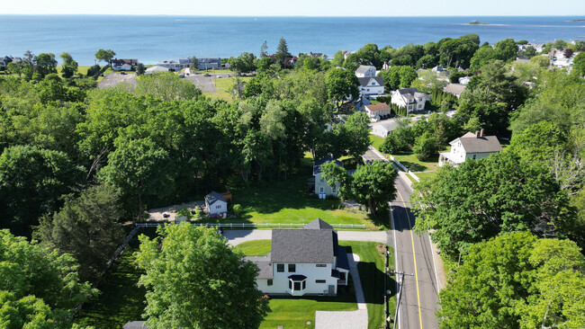 42 Seaside Ave in Westbrook, CT - Building Photo - Building Photo